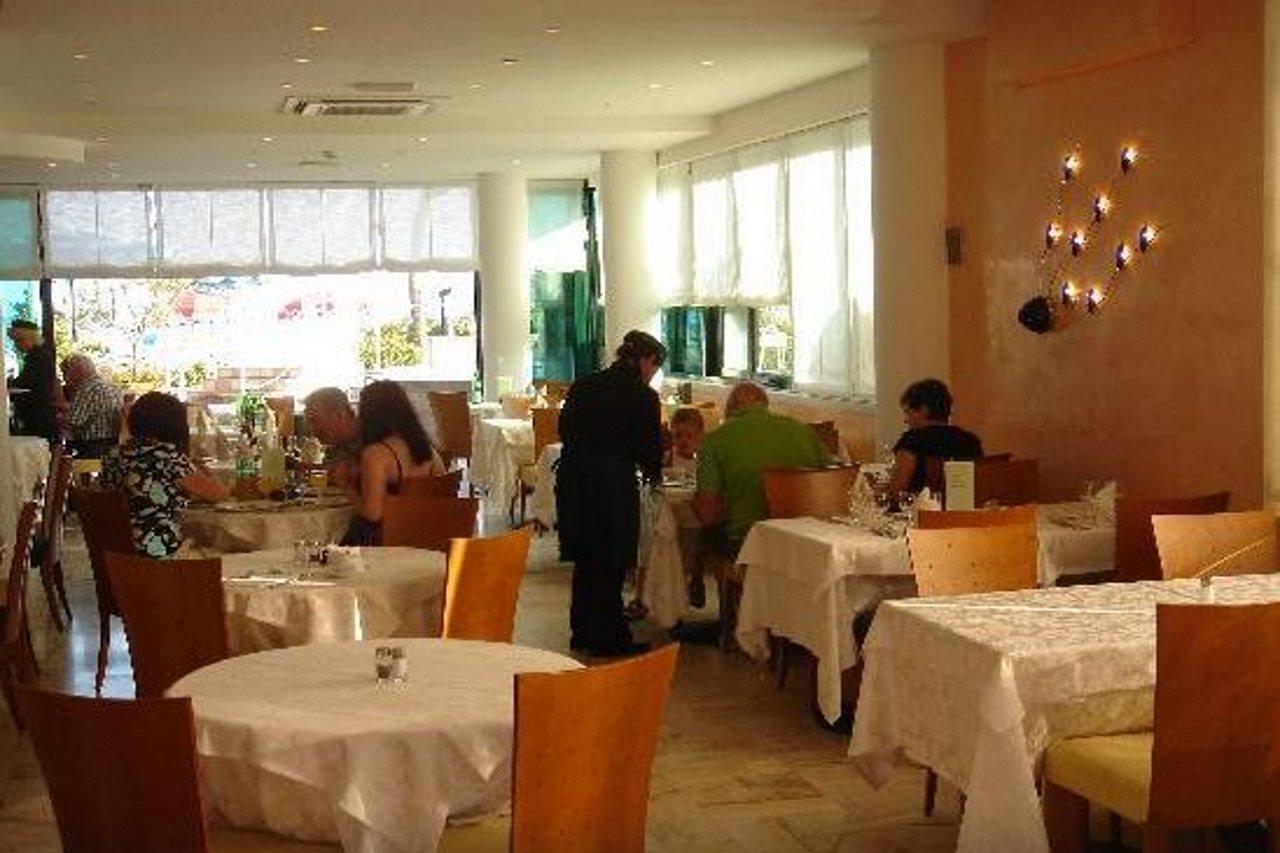 Ruhl Beach Hotel & Suites Lido di Jesolo Exteriör bild