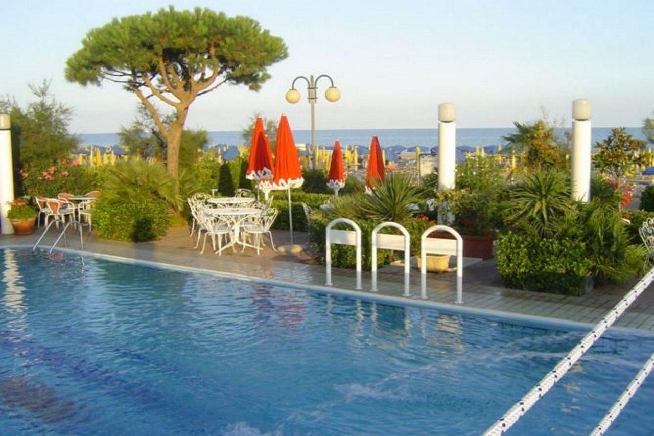 Ruhl Beach Hotel & Suites Lido di Jesolo Exteriör bild