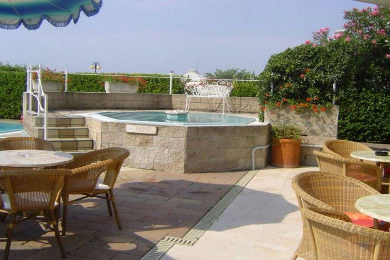 Ruhl Beach Hotel & Suites Lido di Jesolo Exteriör bild